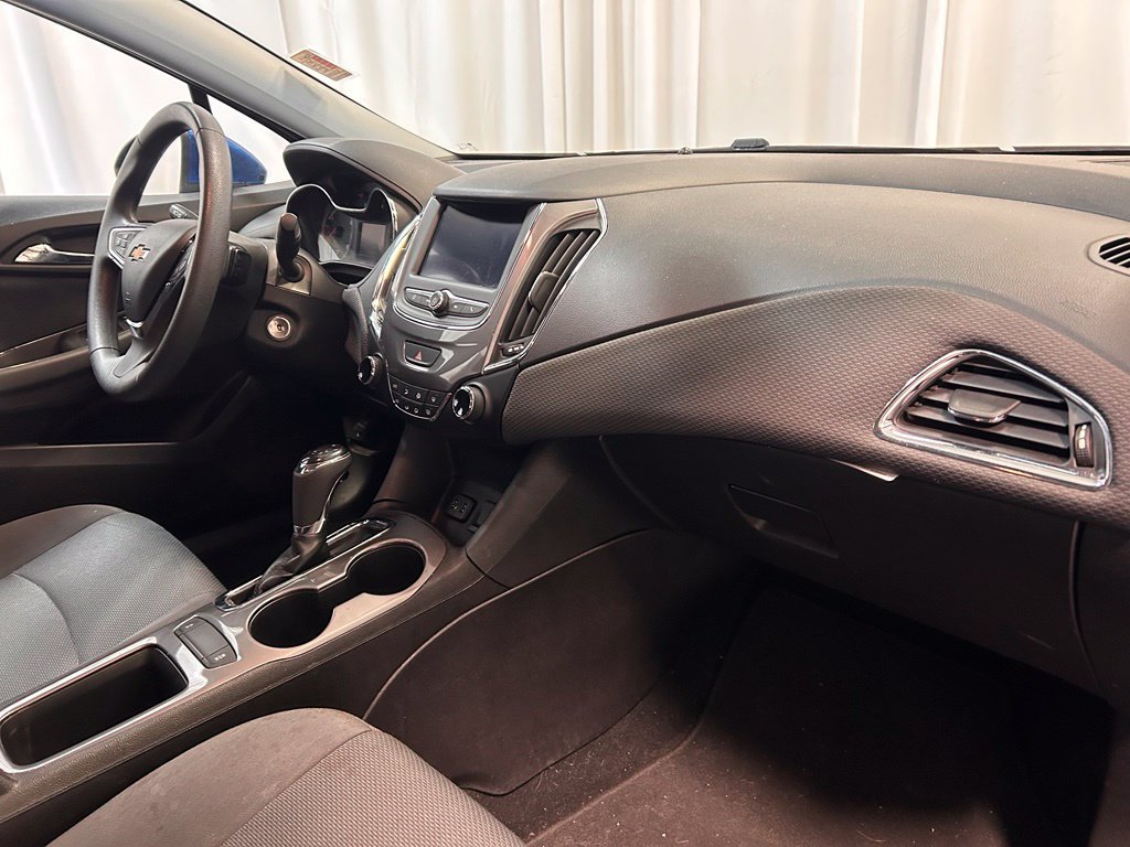 Used 2019 Chevrolet Cruze LT FWD image 23