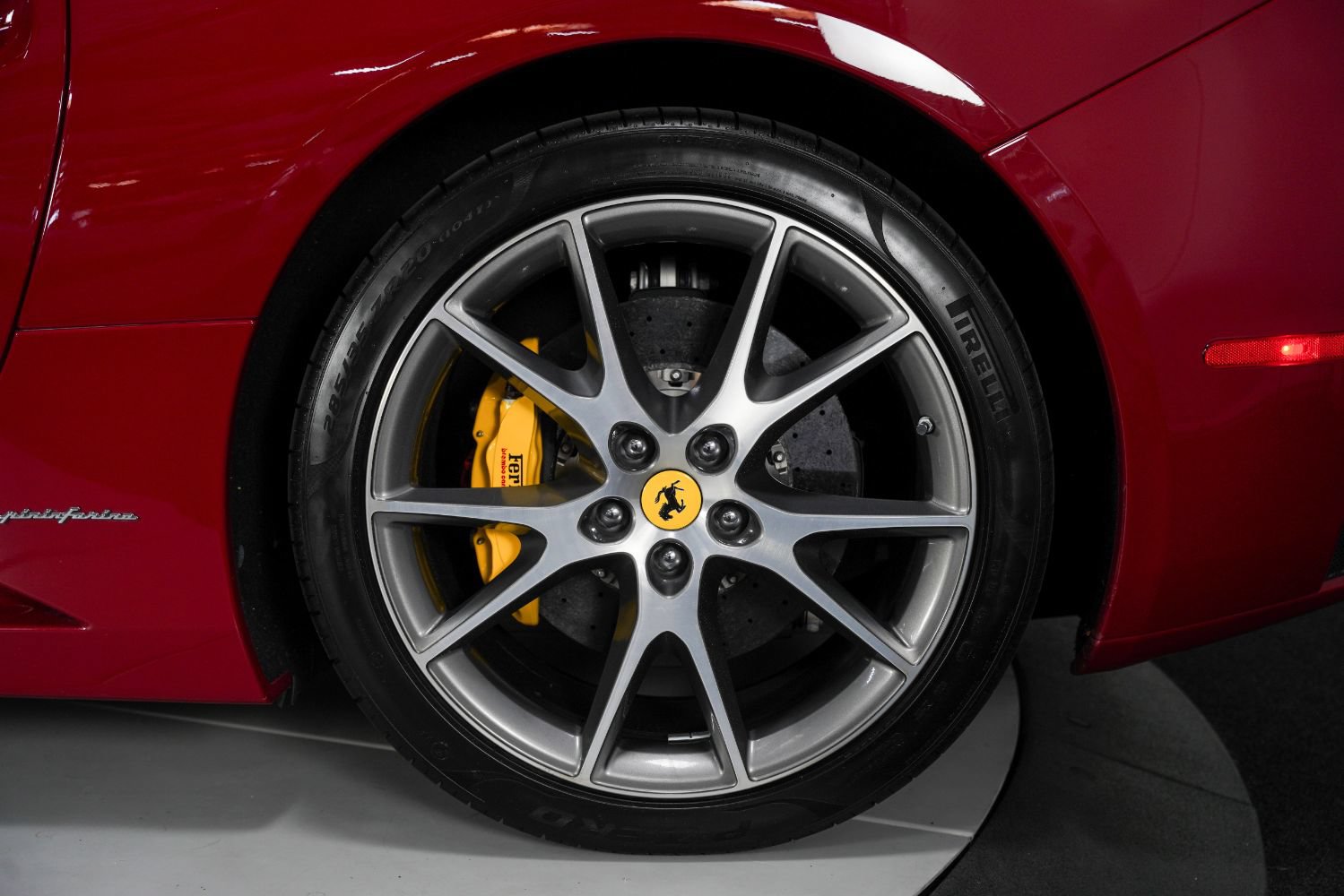 Used 2010 Ferrari California RWD image 19