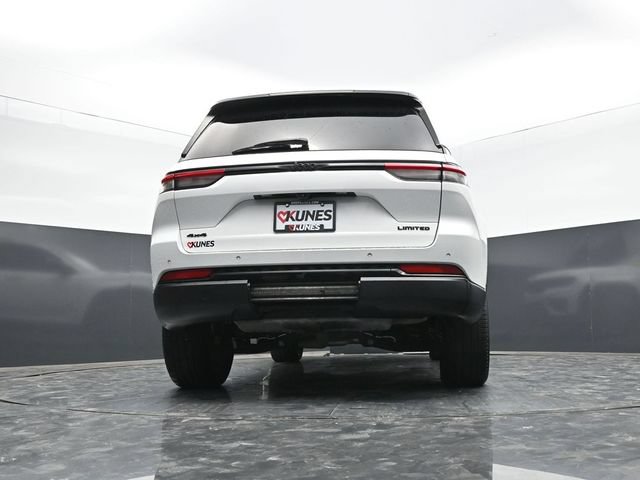 Used 2023 Jeep Grand Cherokee Limited w/ Black Appearance Package AWD/4WD image 65