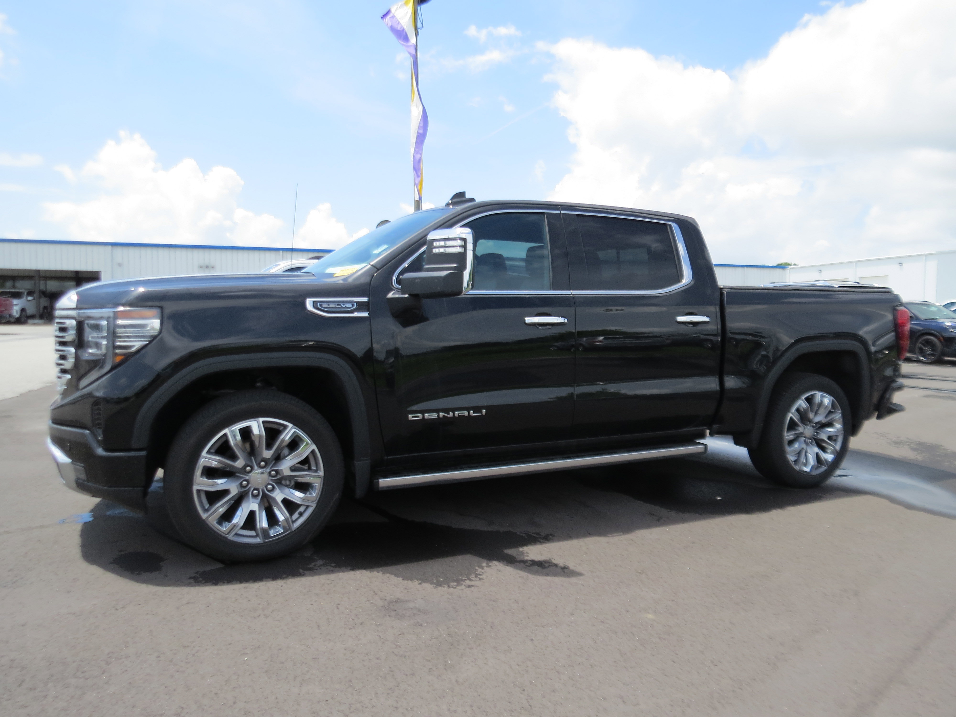 Used 2026 GMC Sierra 1500 Denali w/ Denali Reserve Package AWD/4WD image 4