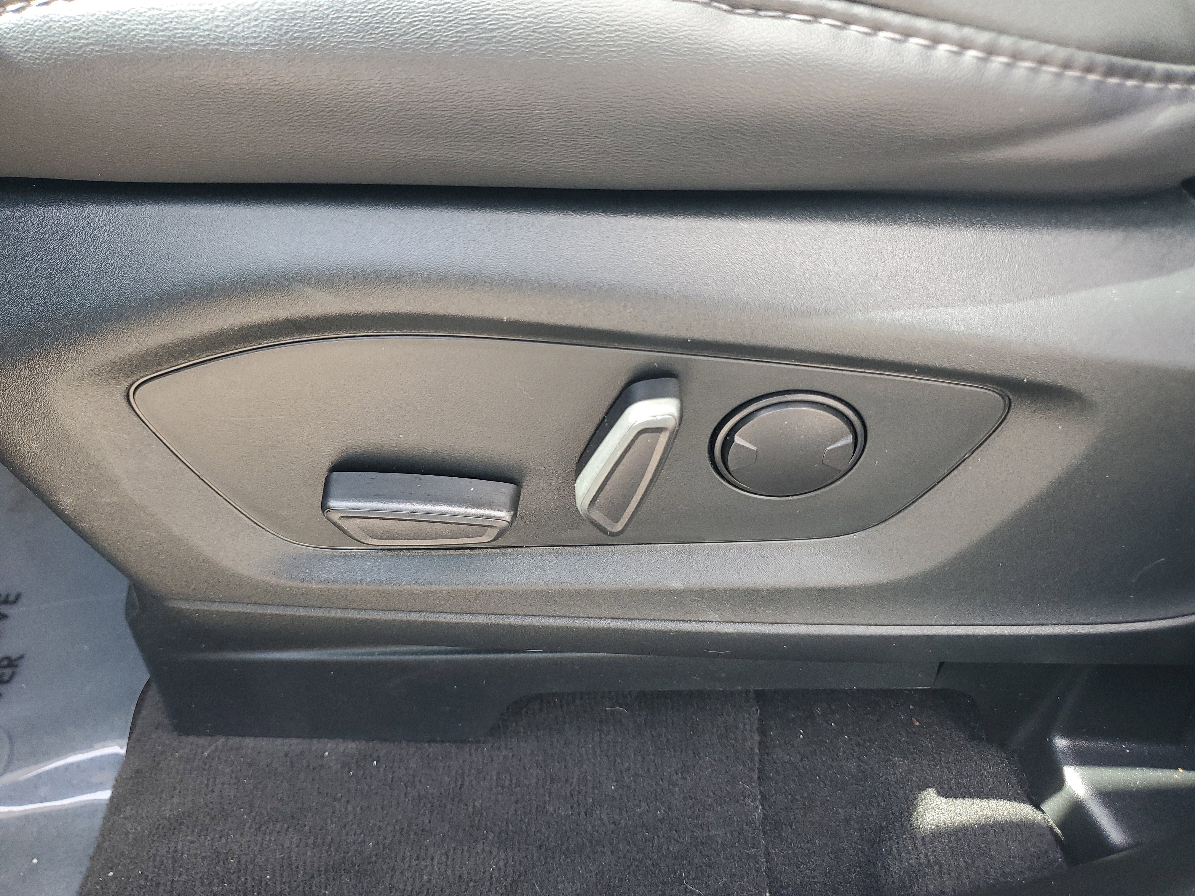 Used 2023 Ford Explorer XLT w/ Equipment Group 202A image 13