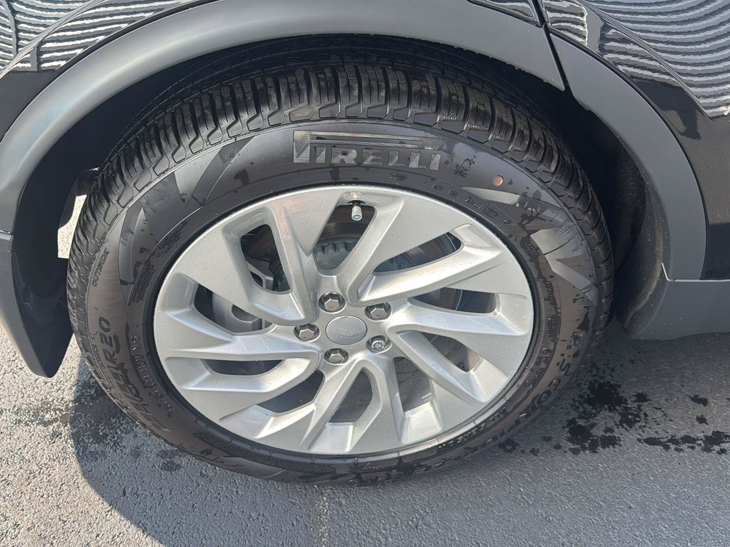 New 2026 Land Rover Discovery S AWD/4WD image 9