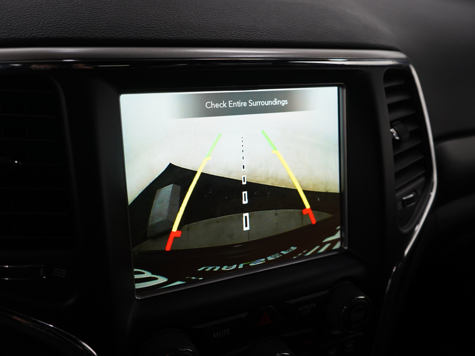 Used 2018 Jeep Grand Cherokee Altitude image 23