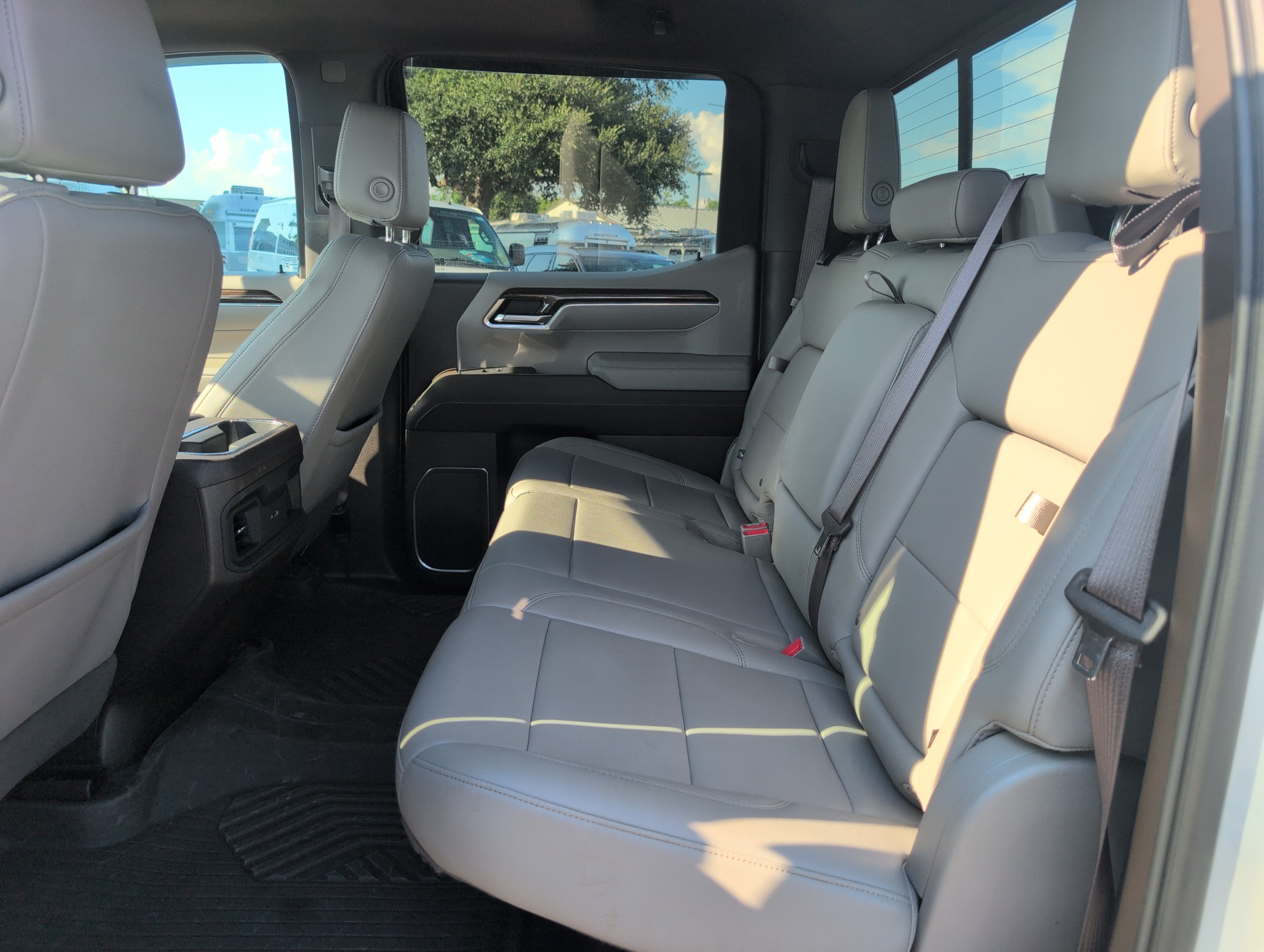 Used 2023 Chevrolet Silverado 1500 LT Trail Boss w/ LT Trail Boss Premium Package AWD/4WD image 32