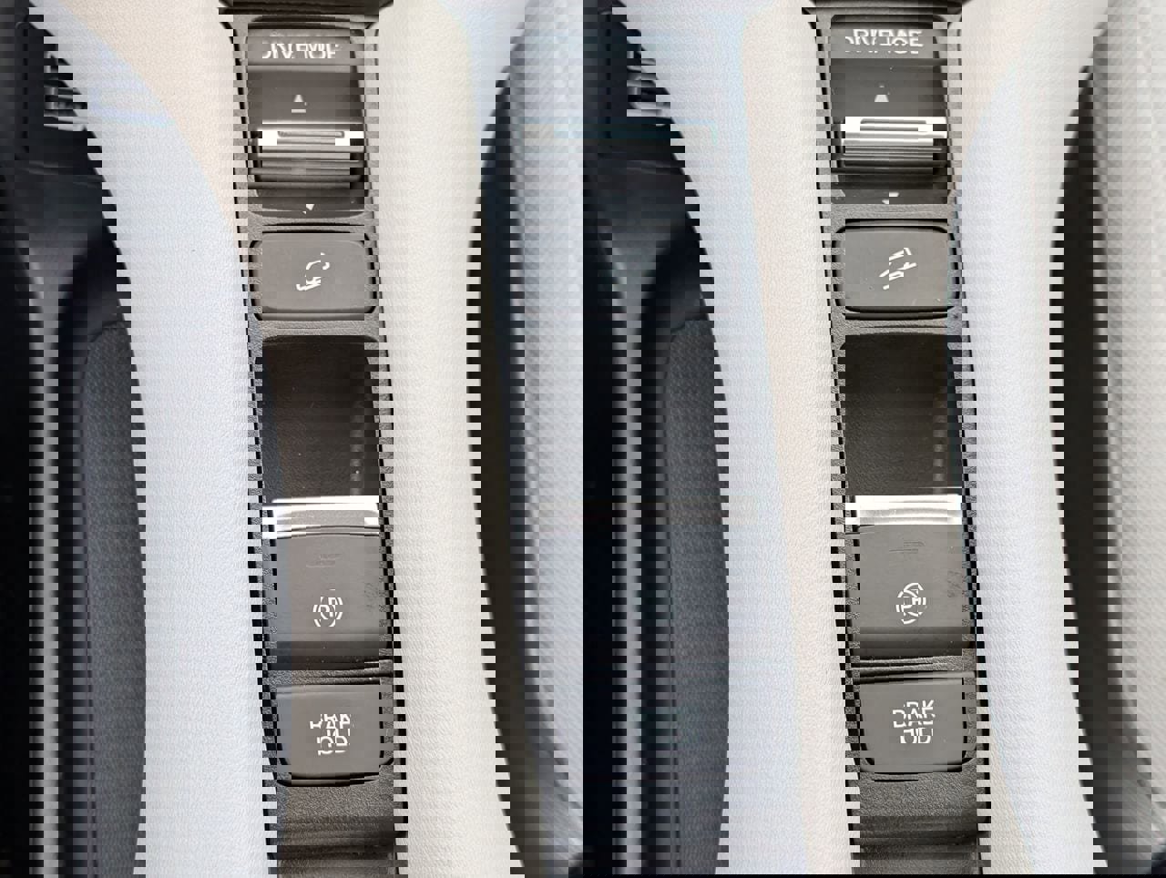 Used 2023 Honda HR-V LX image 18