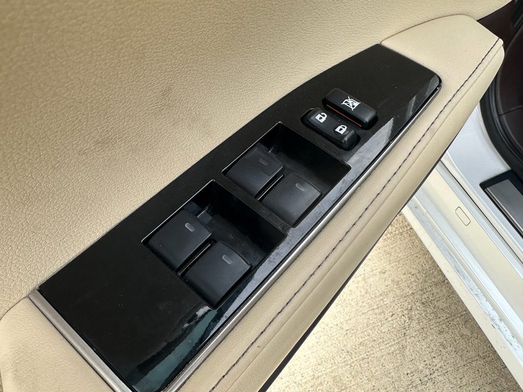 Used 2018 Lexus ES 350 w/ Luxury Package w/Wood Trim image 10