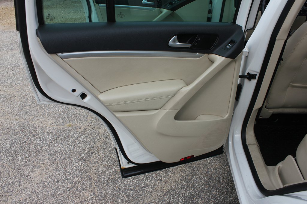 Used 2013 Volkswagen Tiguan SEL AWD/4WD image 36
