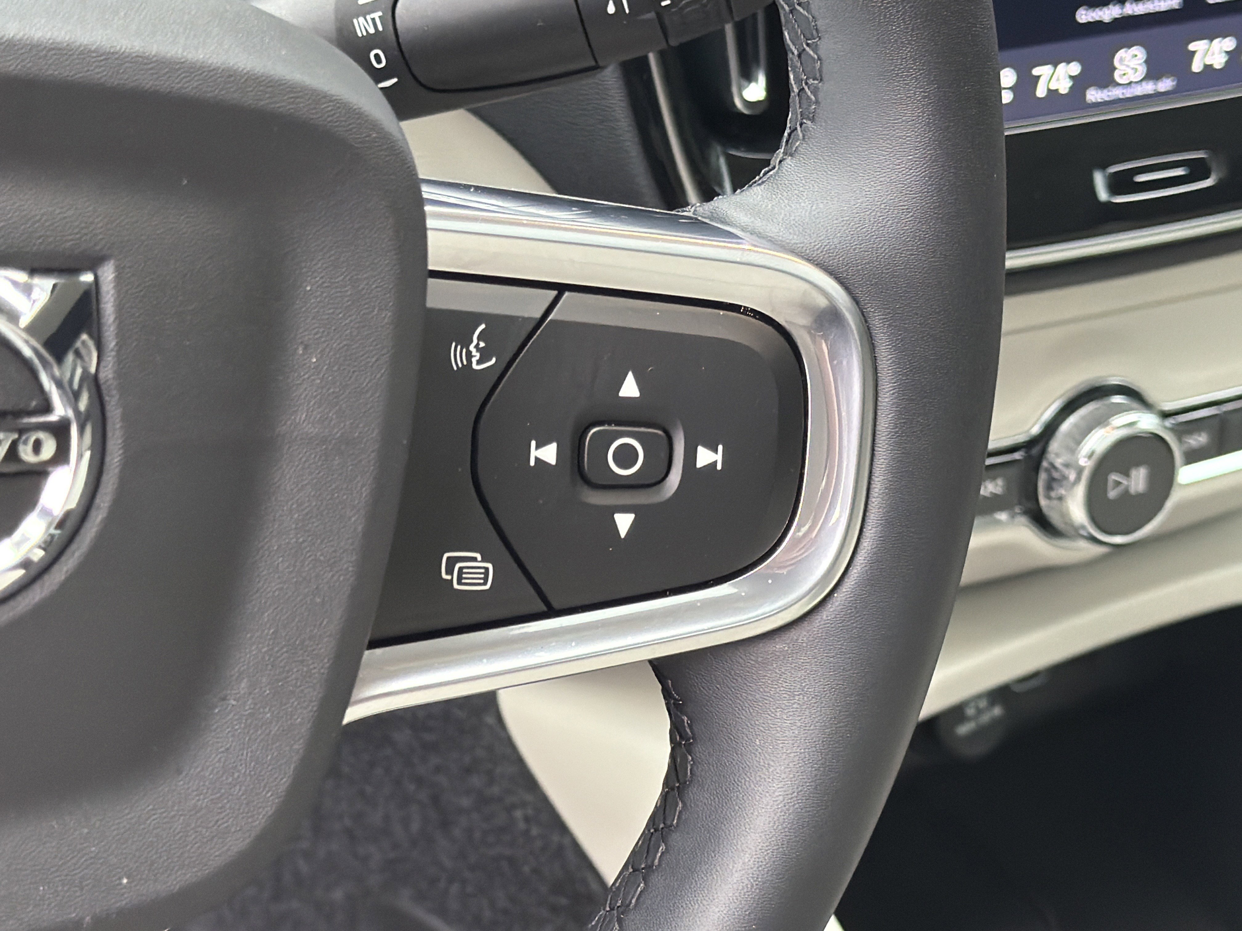 Used 2026 Volvo XC40 B5 Plus w/ Protection Package Premier image 20