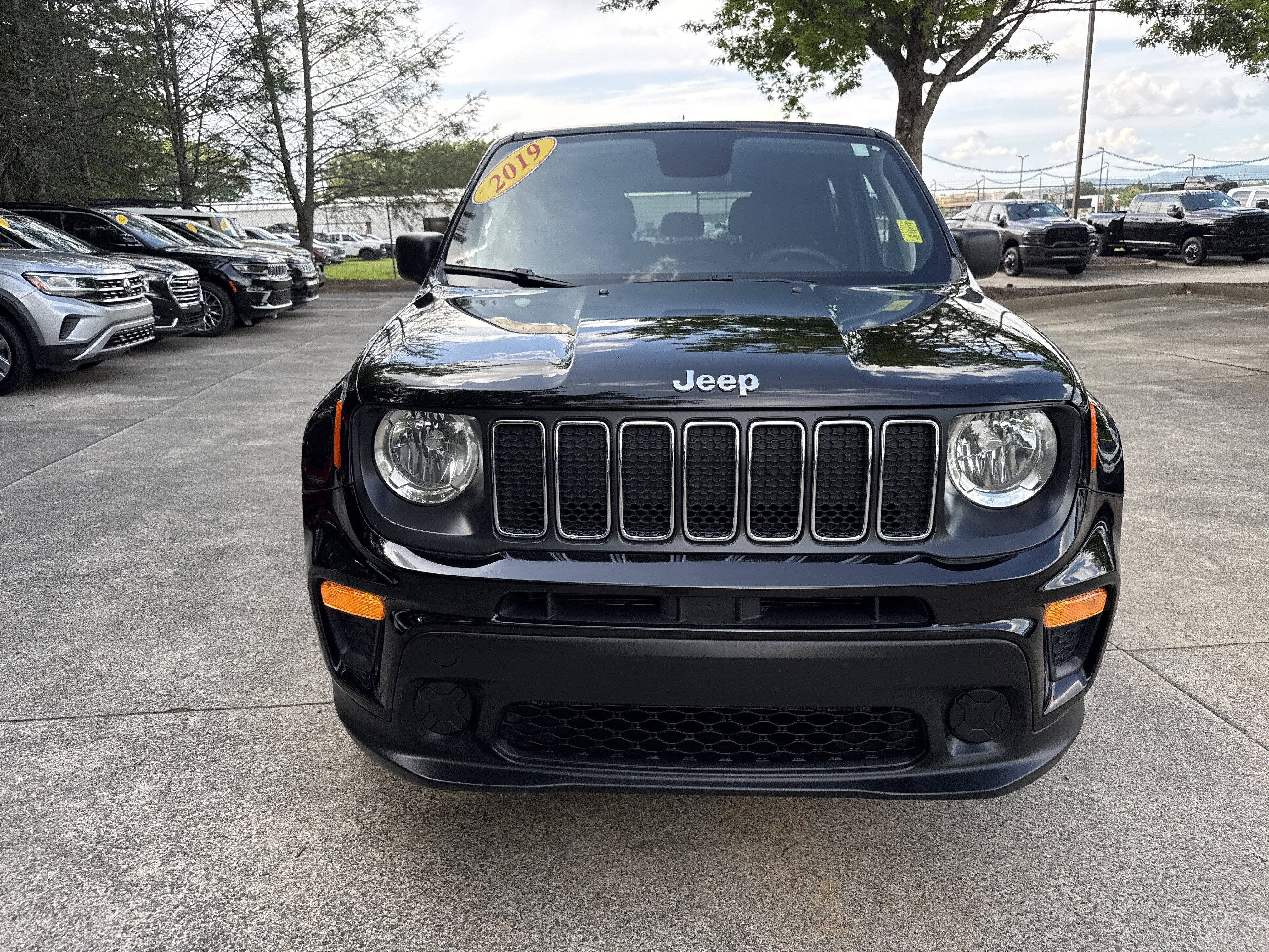 Used 2019 Jeep Renegade Sport w/ UConnect 7.0 Group AWD/4WD image 2