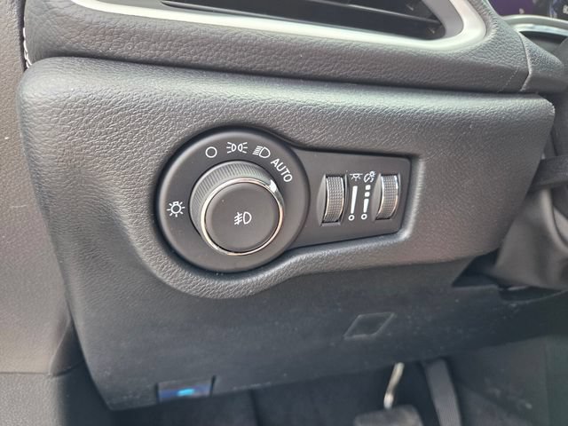 New 2026 Chrysler Pacifica Select FWD image 18