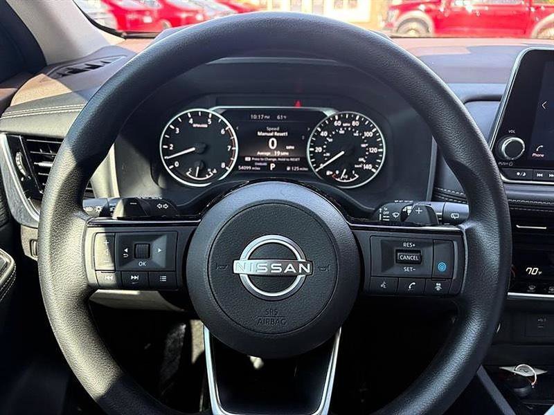 Used 2022 Nissan Rogue SV FWD image 25