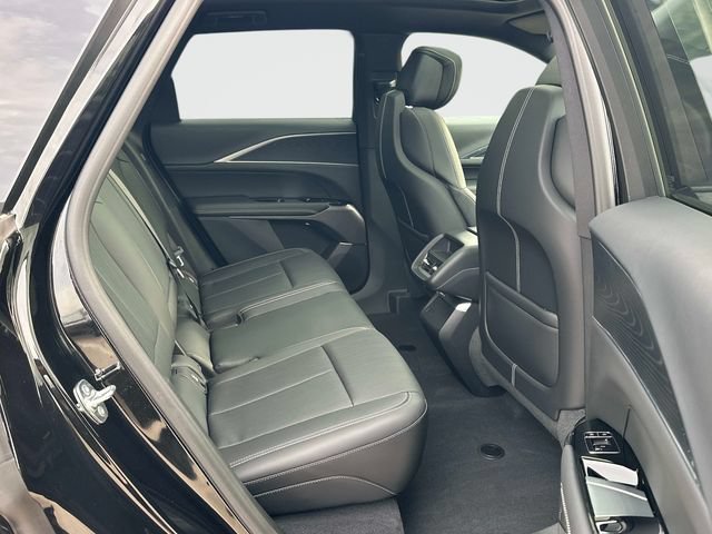 Used 2026 Cadillac Lyriq Luxury AWD/4WD image 21