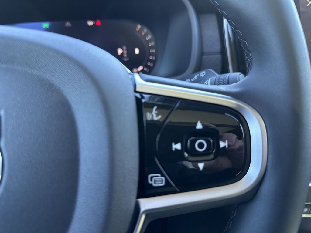 New 2026 Volvo XC90 B6 Plus w/ Protection Package Premier image 25