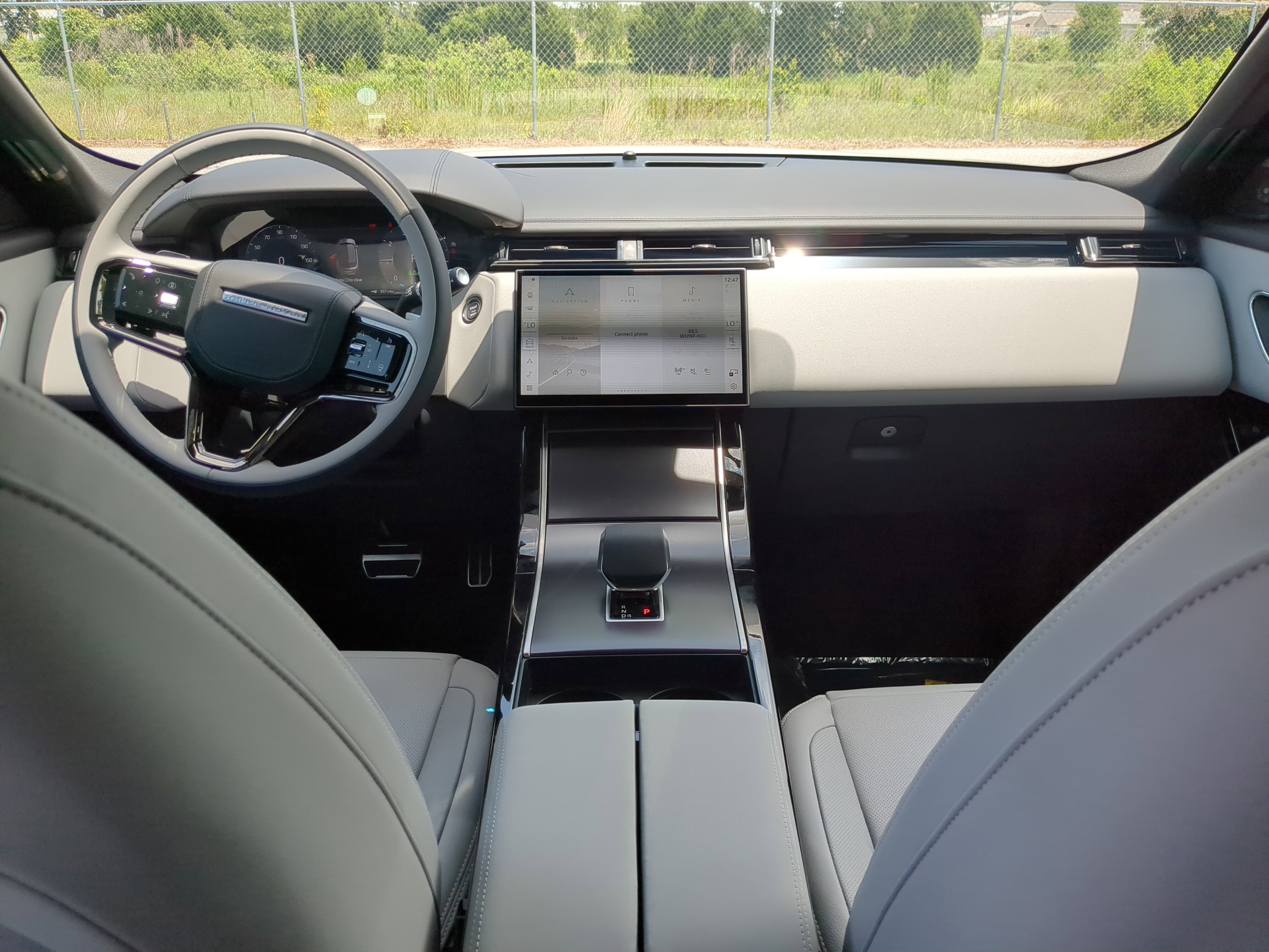 New 2026 Land Rover Range Rover Velar Dynamic SE image 13