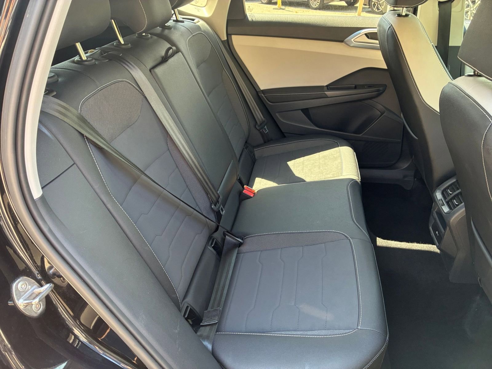 Used 2025 Volkswagen Taos SE FWD image 39