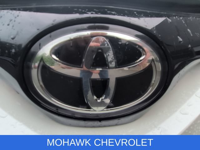 Used 2021 Toyota C-HR LE FWD image 30