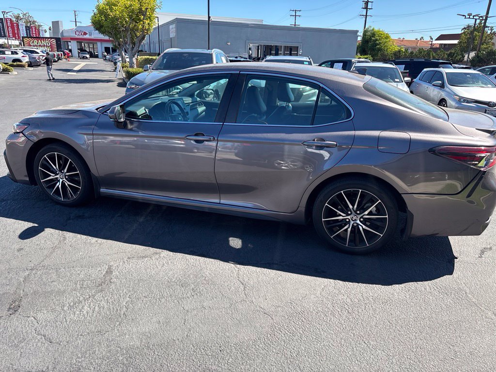 Used 2024 Toyota Camry SE FWD image 8