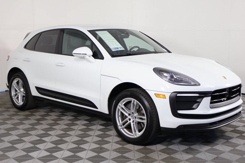 Used 2024 Porsche Macan AWD/4WD image 3
