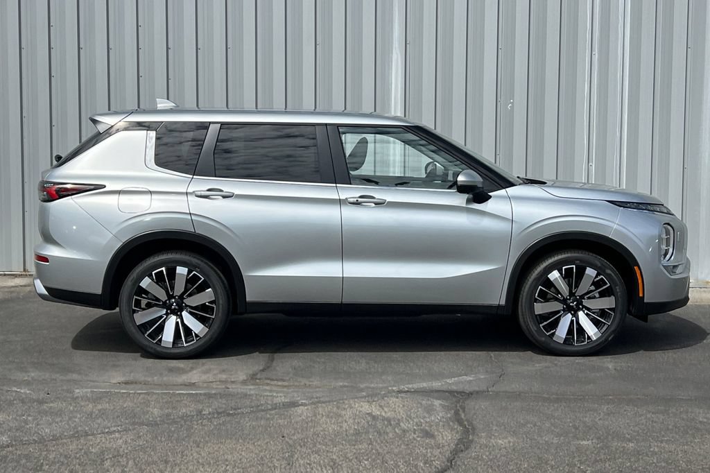 New 2026 Mitsubishi Outlander SE AWD/4WD image 4