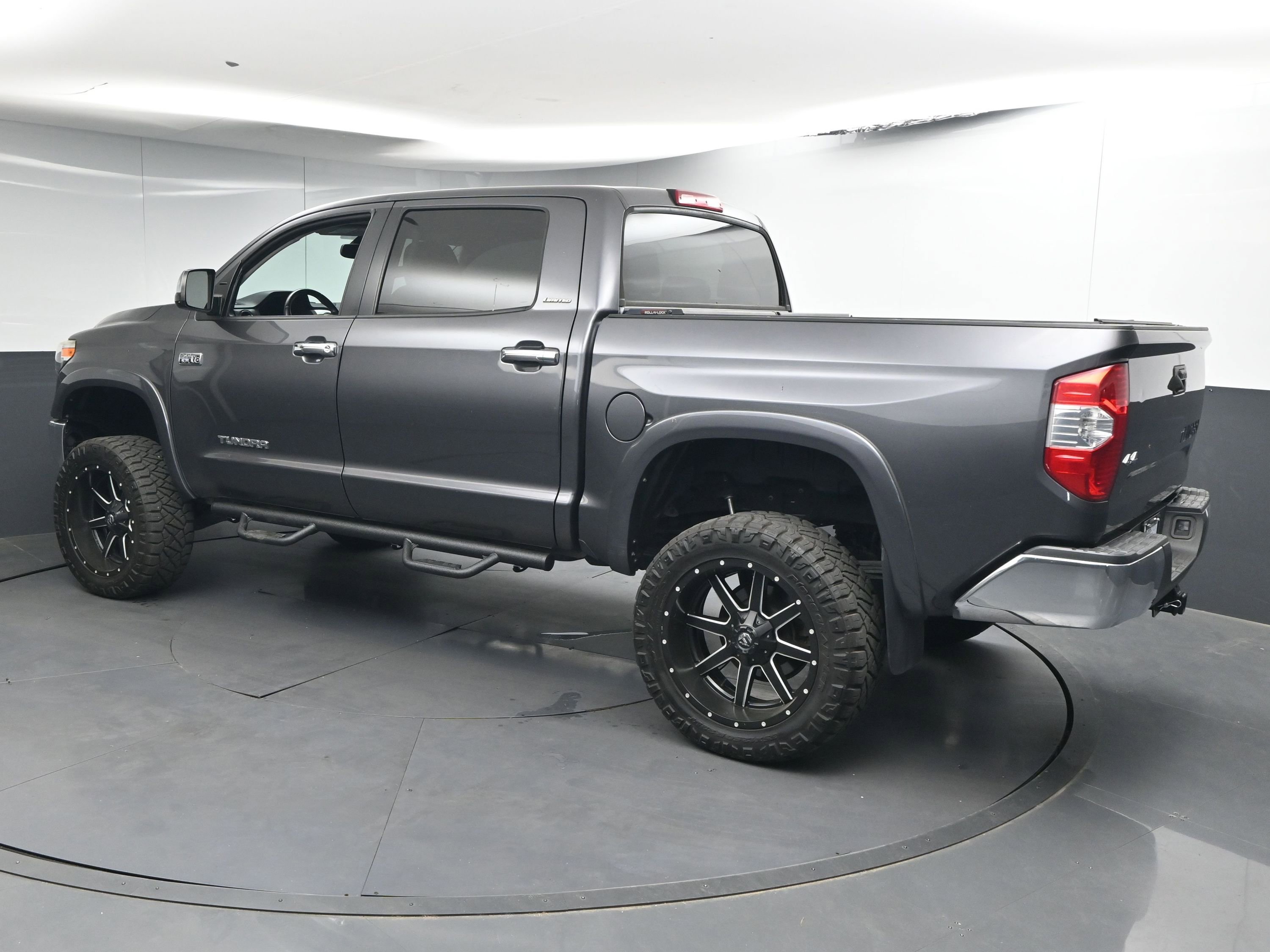 Used 2018 Toyota Tundra Limited AWD/4WD image 6