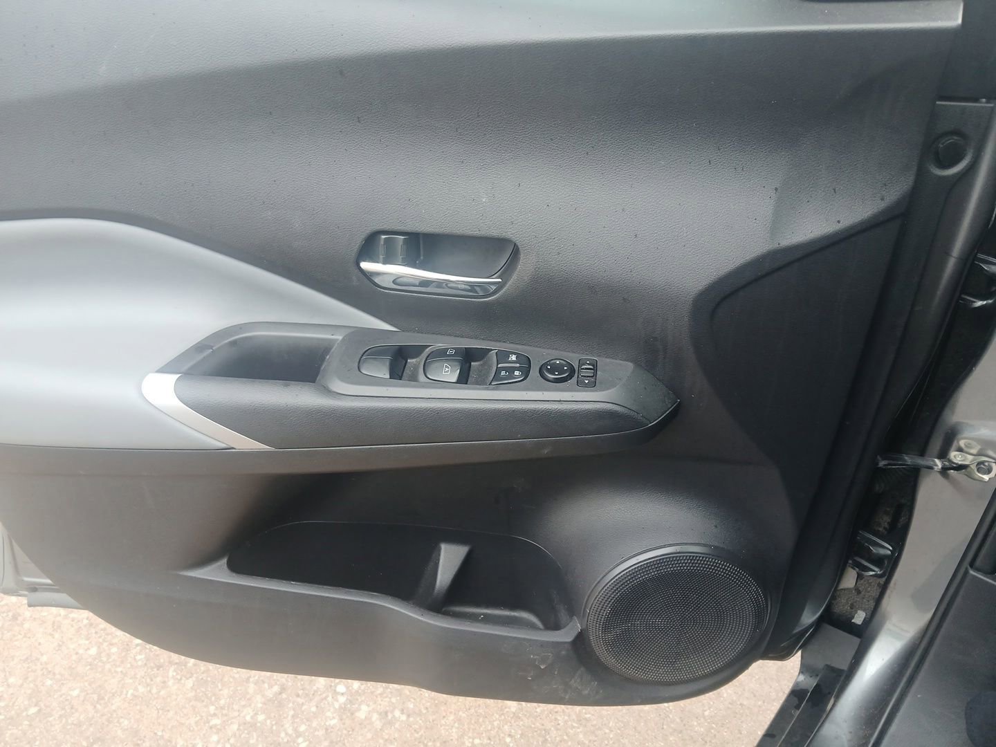 Used 2023 Nissan Kicks SR w/ SR Premium Package FWD image 11