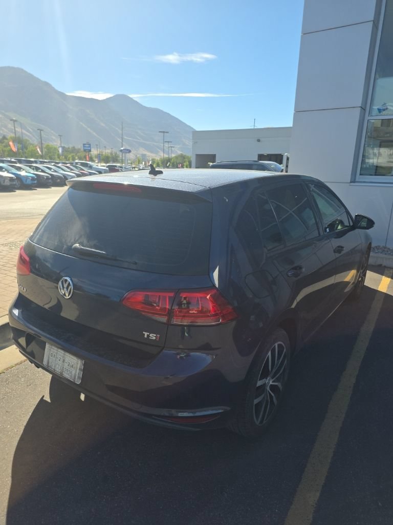 Used 2015 Volkswagen Golf 4-Door FWD image 4