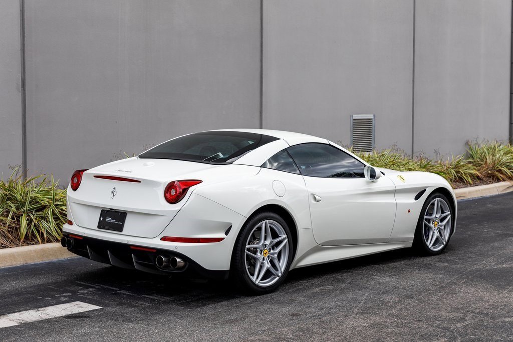 Used 2016 Ferrari California T image 5