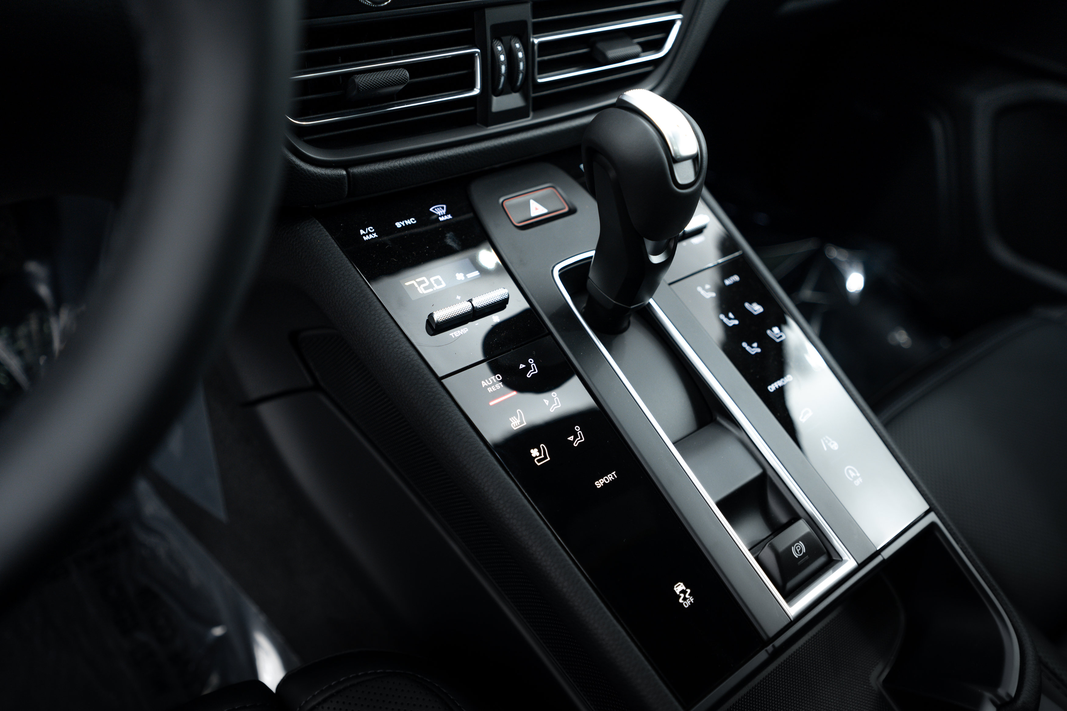 Certified 2026 Porsche Macan AWD/4WD image 15