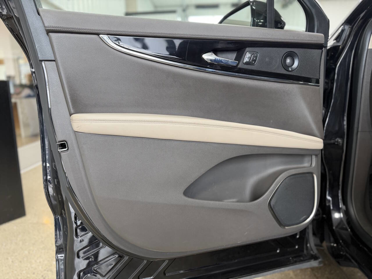 Used 2021 Lincoln Nautilus Reserve image 27