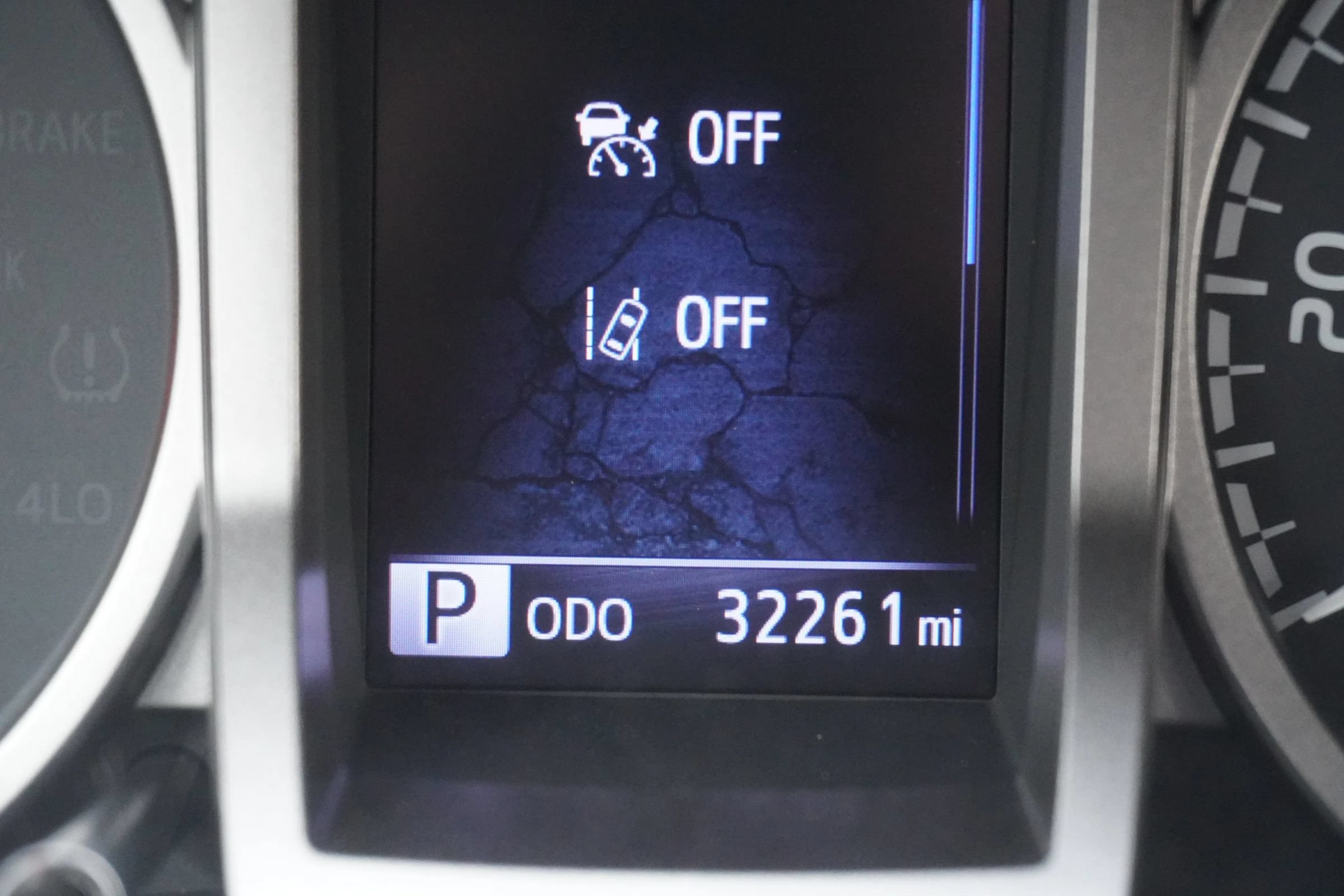 Used 2018 Toyota Tacoma SR5 AWD/4WD image 14