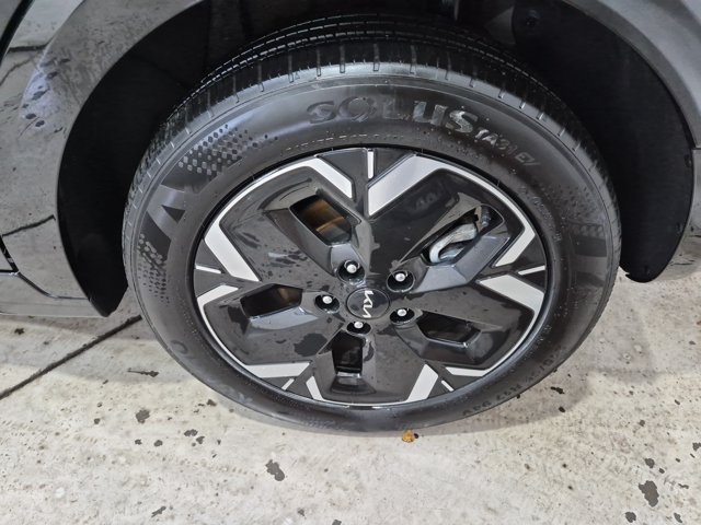 Certified 2024 Kia Niro Wind w/ Wind Preserve Package FWD image 30