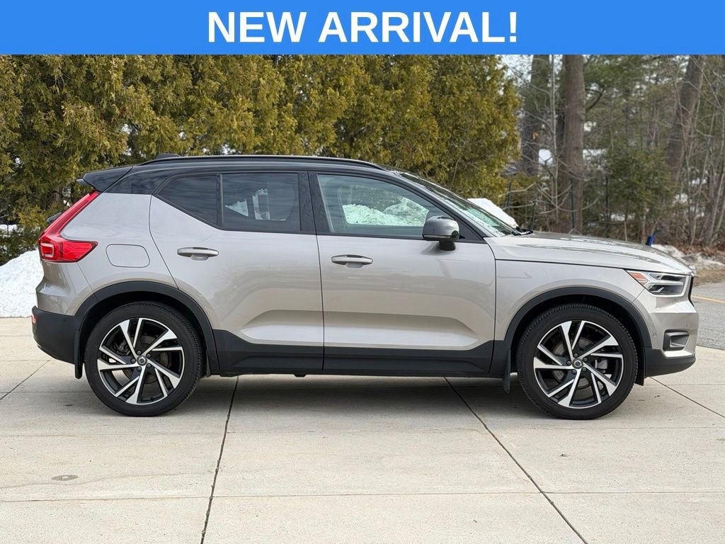 Used 2022 Volvo XC40 T5 R-Design w/ Advanced Package image 7