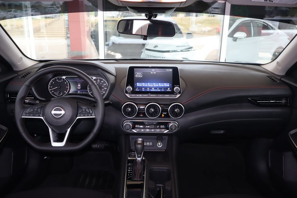 Used 2025 Nissan Sentra SR FWD image 32