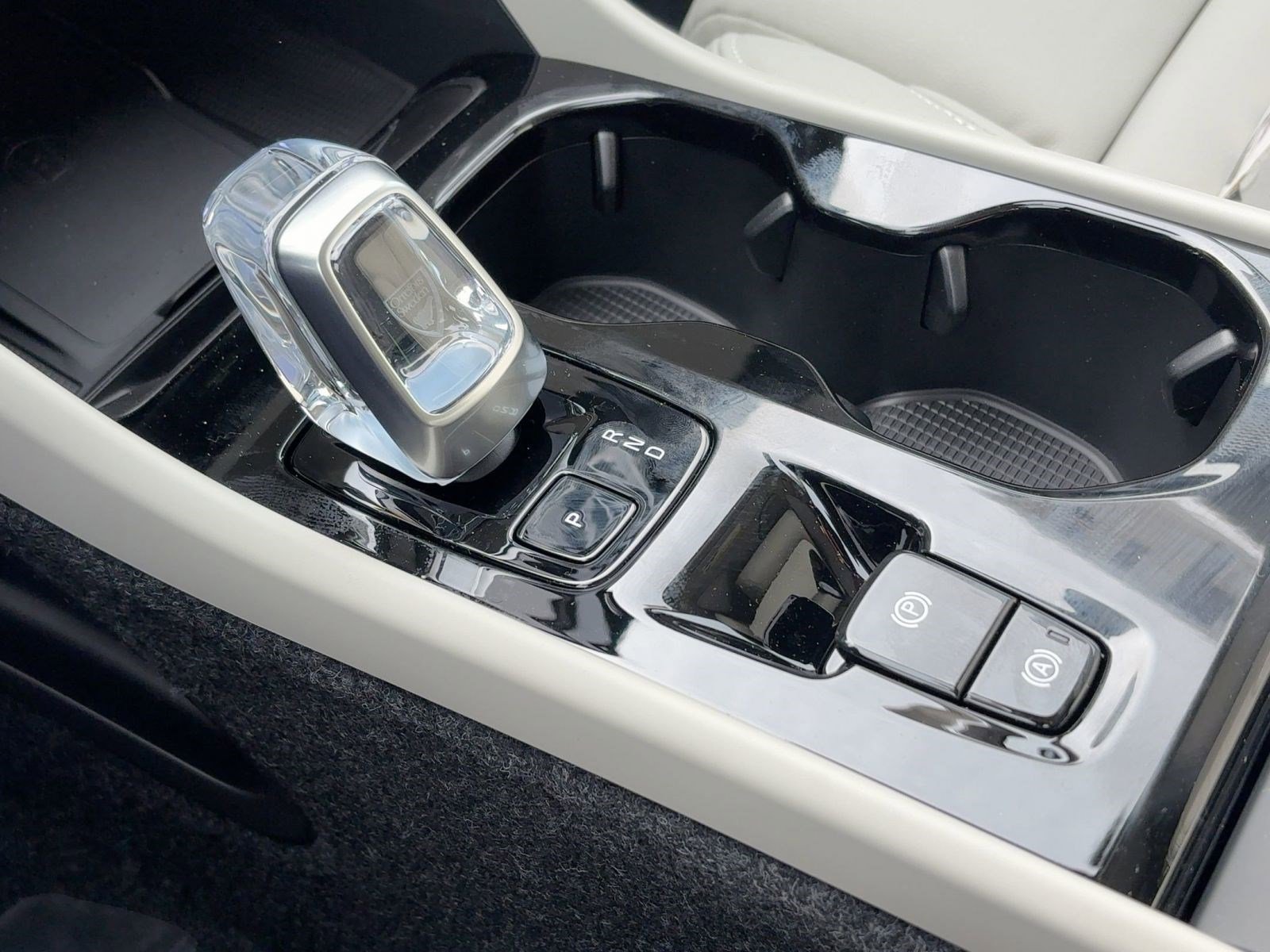 New 2026 Volvo XC40 B5 Plus w/ Protection Package Premier image 17