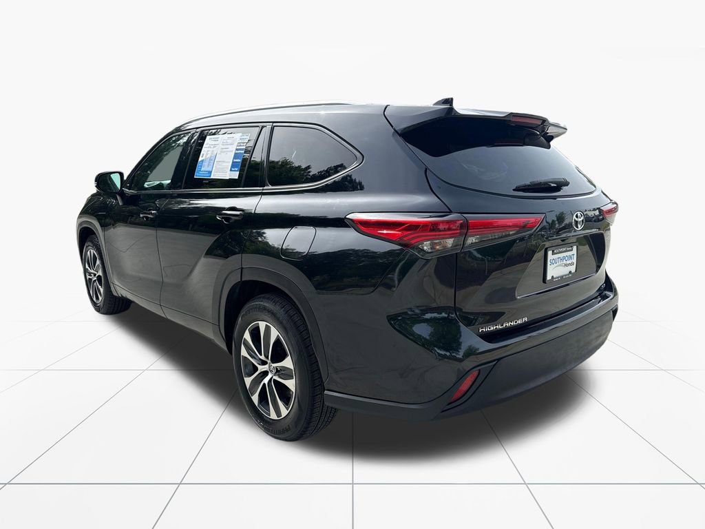 Used 2022 Toyota Highlander XLE image 6