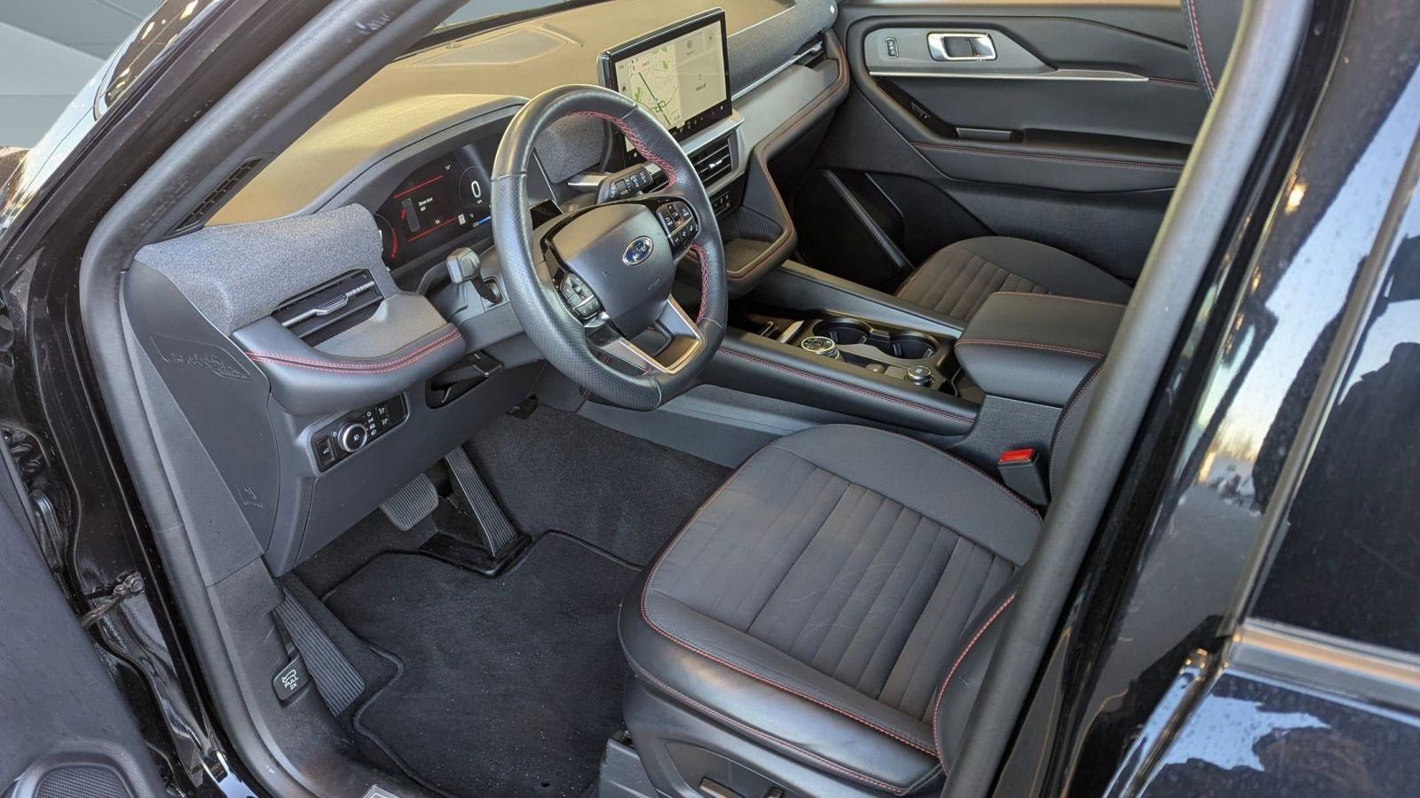 Certified 2025 Ford Explorer ST-Line w/ ST-Line Street Pack image 5