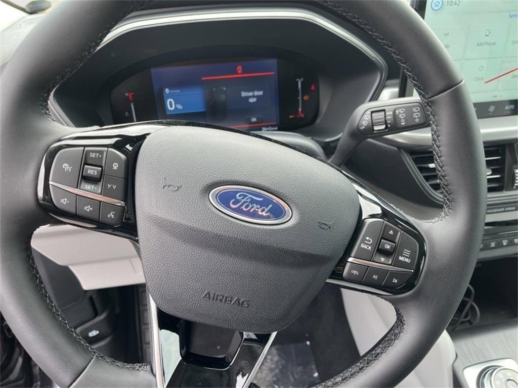 New 2025 Ford Escape SE image 13