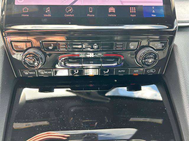 New 2025 Jeep Grand Cherokee Limited w/ Black Appearance Package image 12