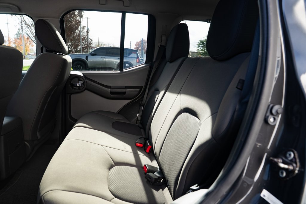 Used 2015 Nissan Xterra S image 18