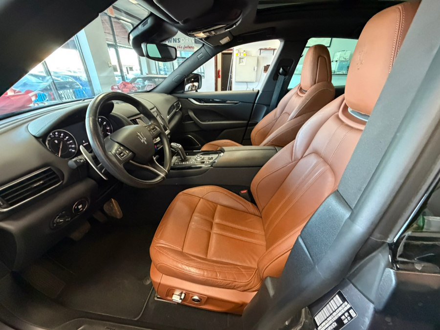 Used 2023 Maserati Levante GT AWD/4WD image 29
