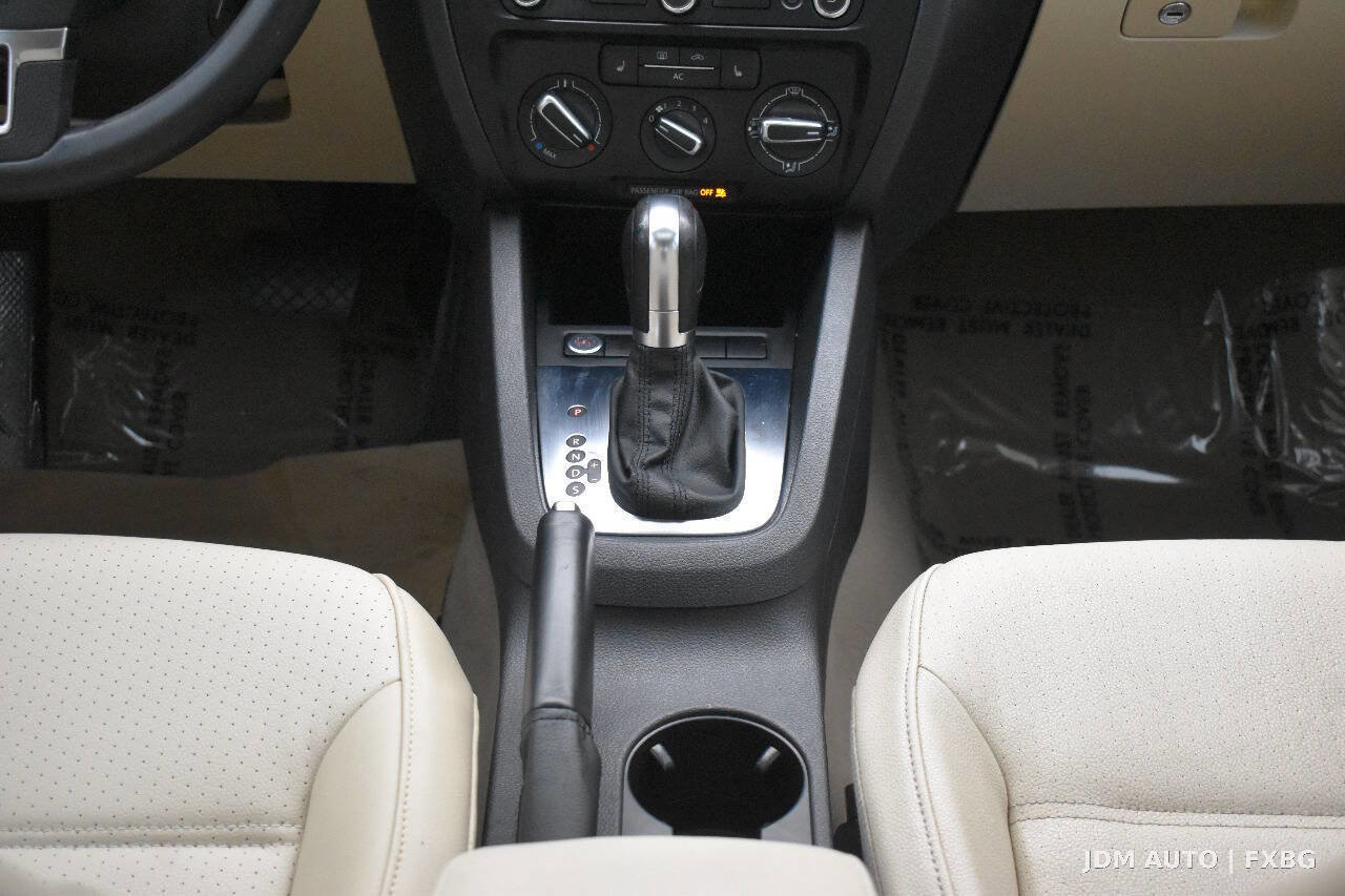 Used 2012 Volkswagen Jetta SEL FWD image 26