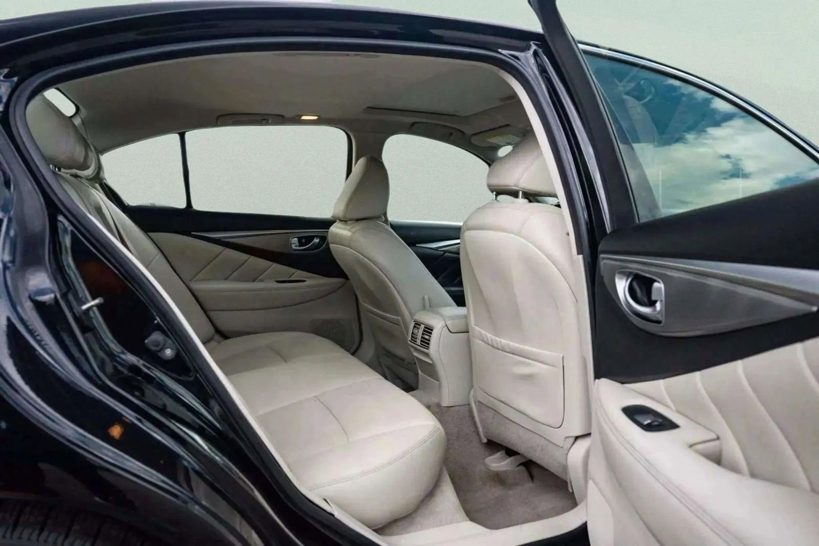 Used 2015 INFINITI Q50 w/ Moonroof Package image 7