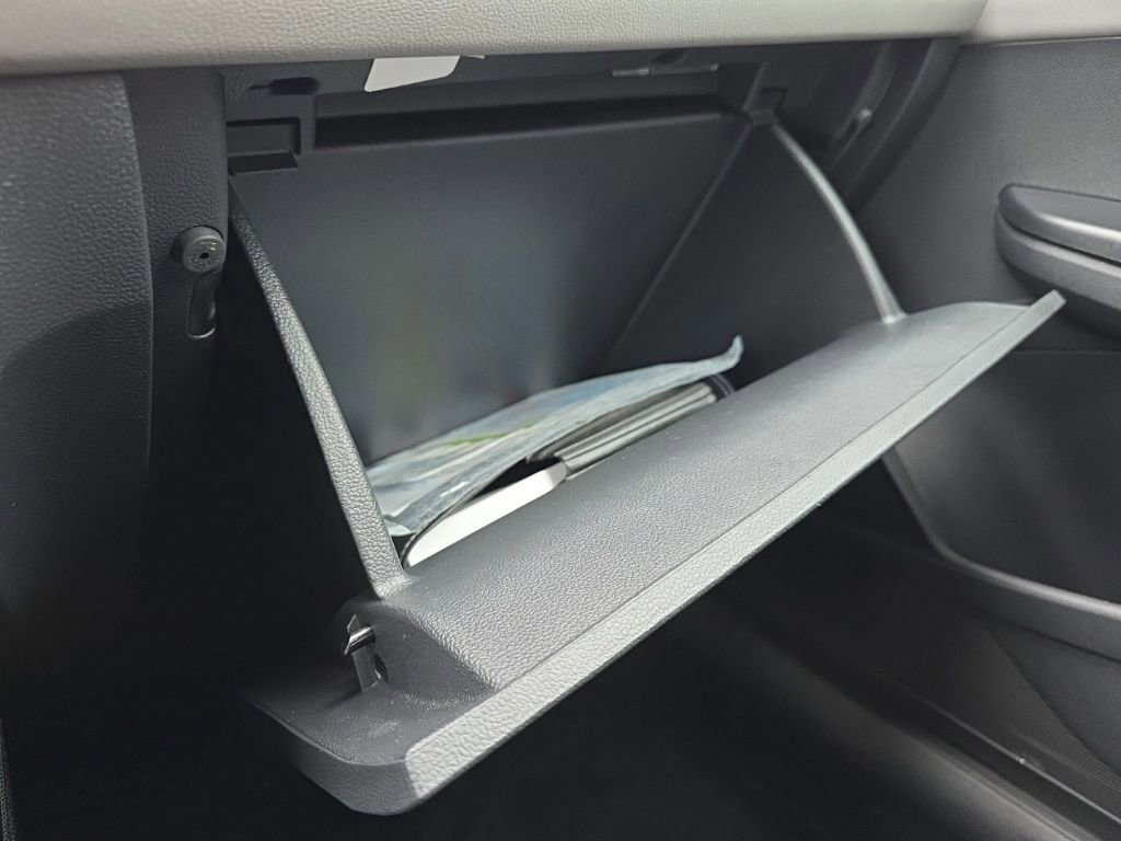 Used 2024 Volkswagen Taos SE image 31