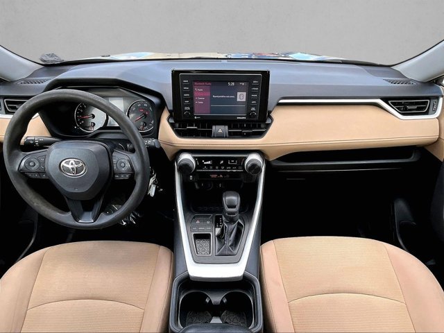 Used 2021 Toyota RAV4 LE FWD image 16