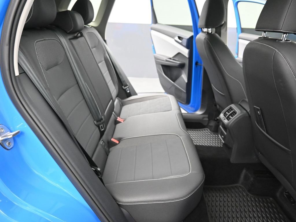 Used 2024 Volkswagen Taos SE w/ Panoramic Sunroof Package image 10