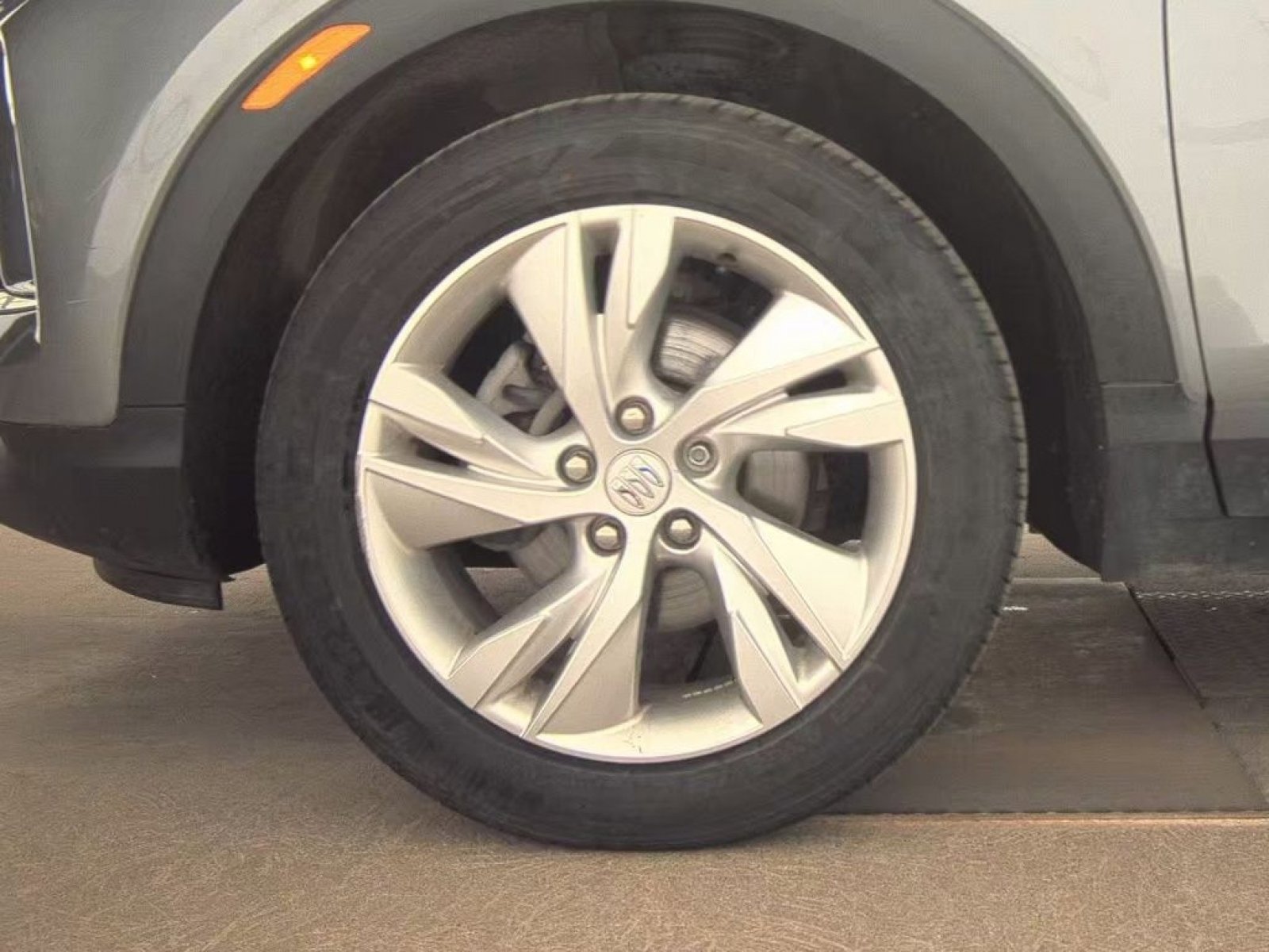 Used 2024 Buick Encore GX Preferred FWD image 2