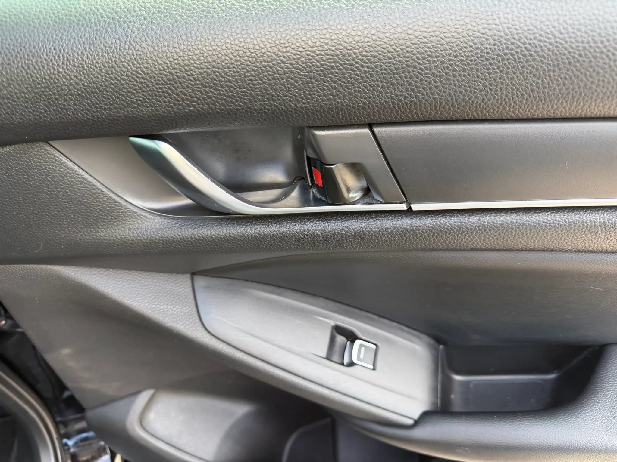 Used 2018 Honda Accord LX image 29
