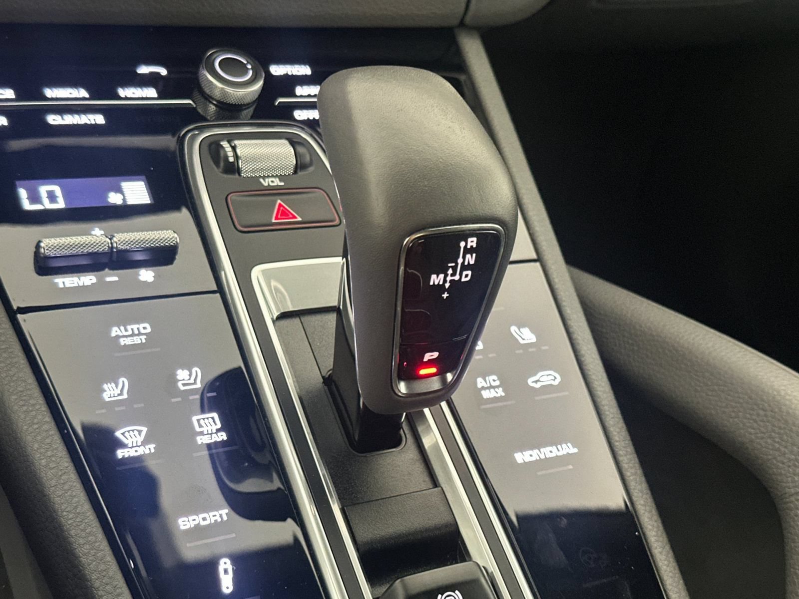 Certified 2023 Porsche Cayenne Platinum Edition AWD/4WD image 21