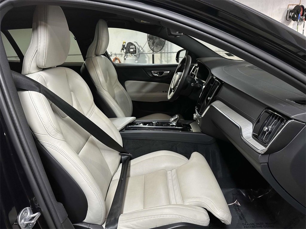 Used 2024 Volvo V60 B5 Cross Country Ultimate image 18