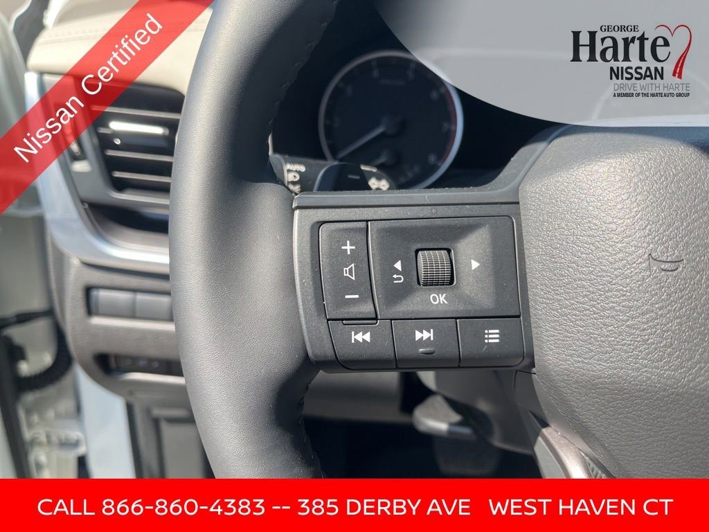 Certified 2025 Nissan Rogue SV image 30